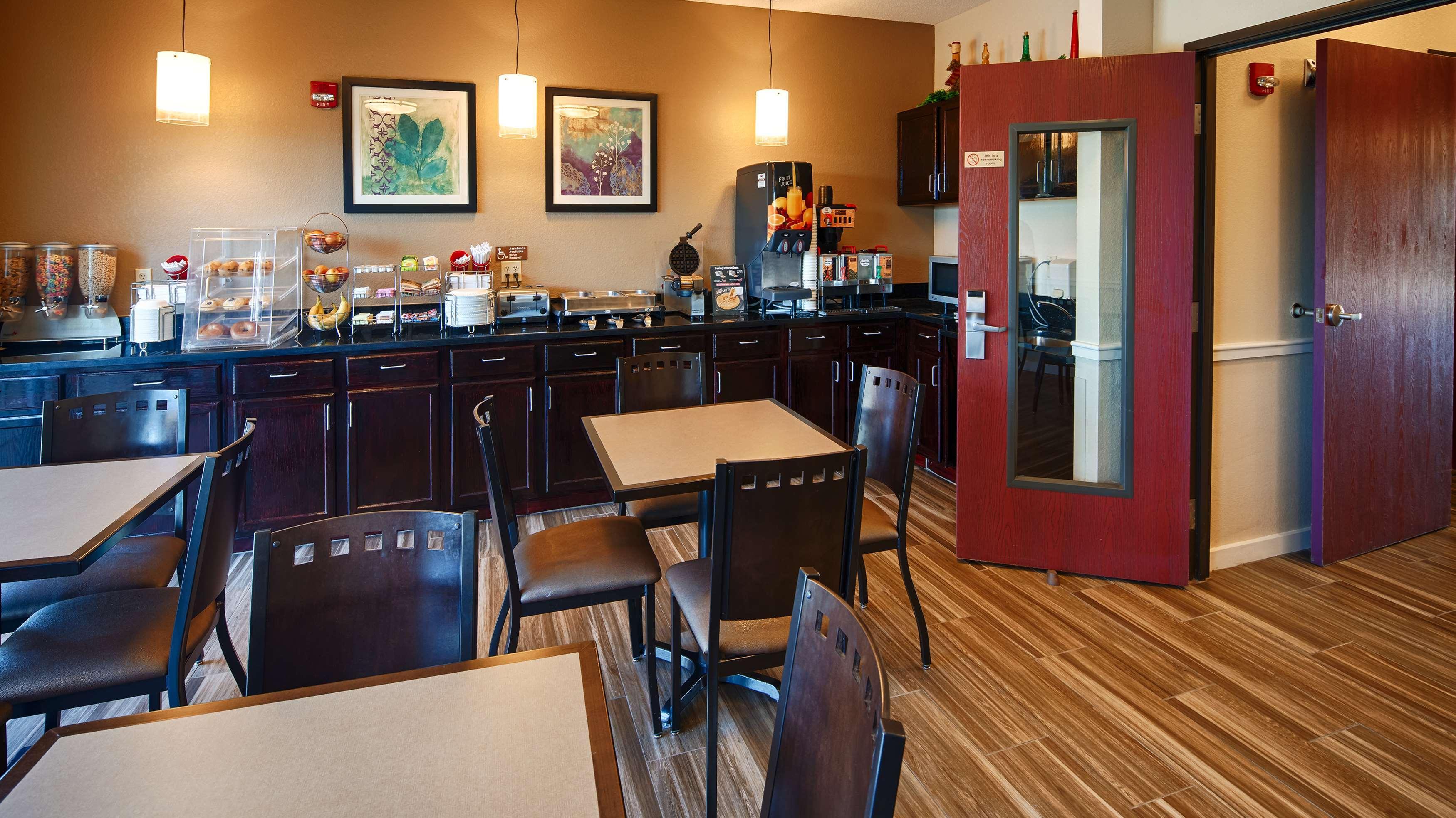 Best Western Governors Inn And Suites Wichita Eksteriør billede